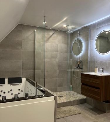 Charming Apartment with JACUZZI Centre Strasbourg Gare