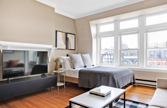 Charming Back Bay 1BR w/W/D, nr Copley T, by Blueground