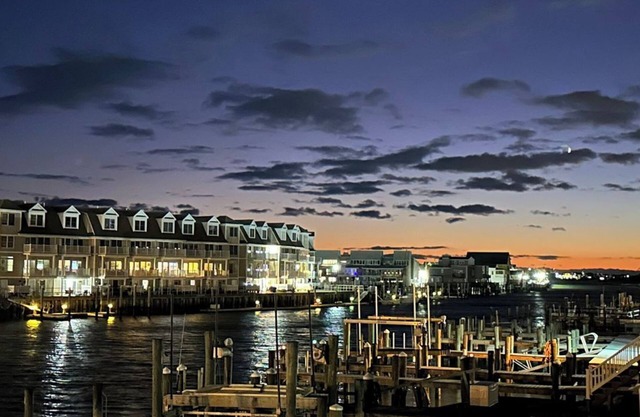 Charming Bayfront 2-bedroom townhome in Atlantic City with AMAZING VIEWS!