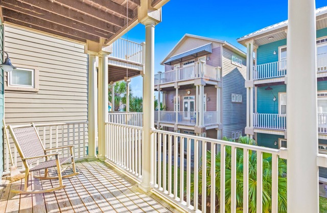 Charming beach escape w/a shared pool, free WiFi, washer/dryer, & central A/C