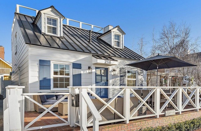 Charming Beach Bungalow