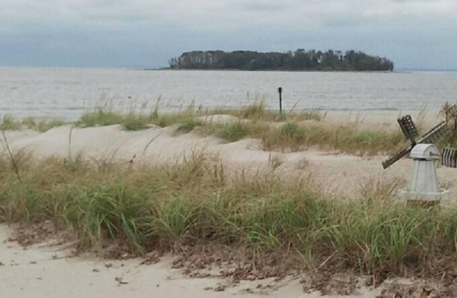Charming Beach Home-Steps To Sandy Beach