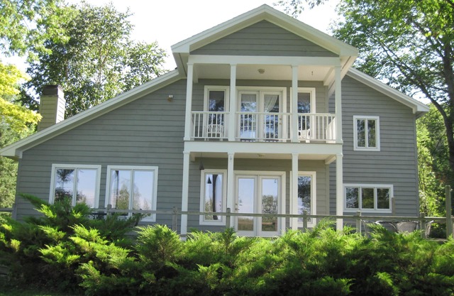 Charming Beachfront Vacation Home On Crystal Lake: Sept-Oct ‘25 available!