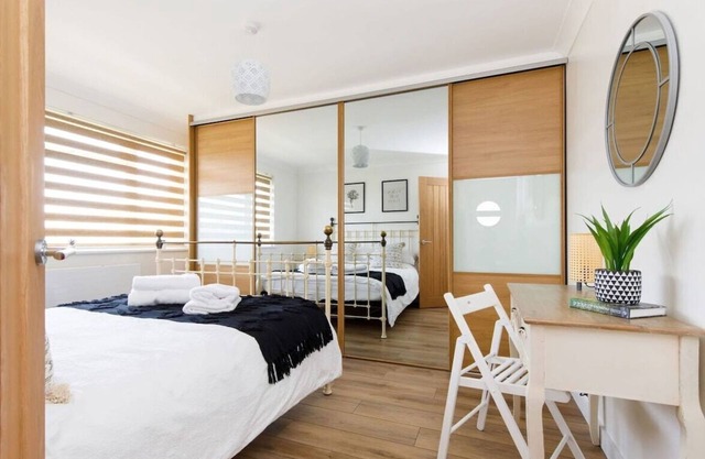 Charming Bolthole 400m to Beach