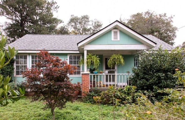Charming Bungalow in a Quaint Neighborhood