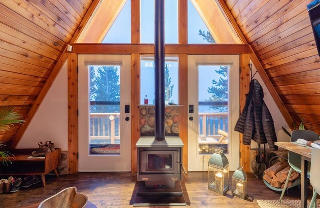 Charming Cabin Home W/Mountain View, Spa & Sauna