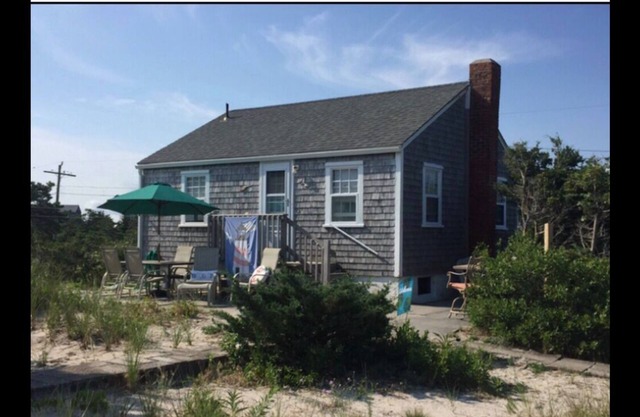 Charming Cape Cod Private Beach Cottage at the Bay!