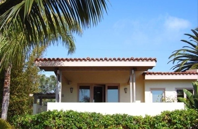 Charming Casita in Sleepy Beach Community