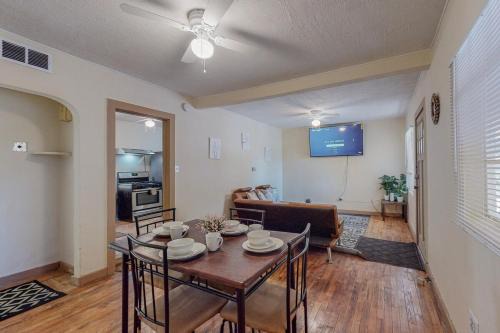 Charming Casita with 3br with Parking & Wifi!