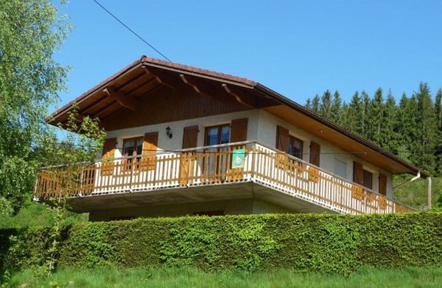Charming Chalet with Modern Amenities - Near Gérardmer, Sleeps 7, Pet-Friendly