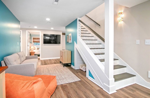 Charming Charleston Retreat: Your Perfect Home Away From Home.