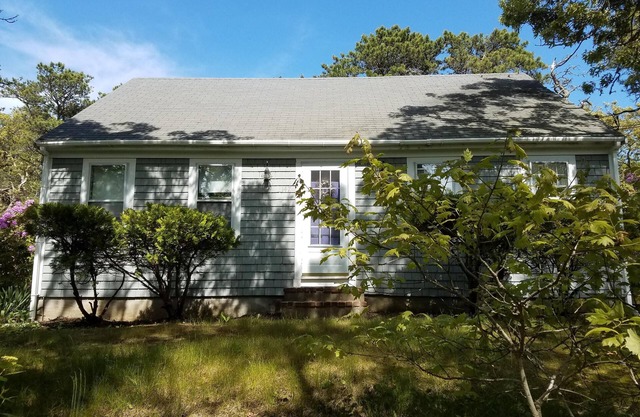 Charming Chatham Beach House; Walk to Hardings Beach