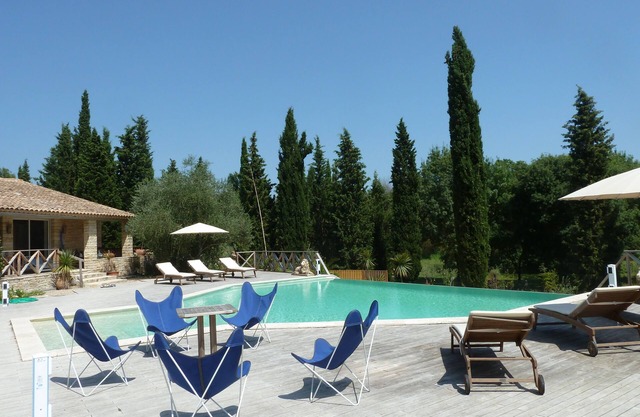 Charming cocoon for 4p in nature, space, infinity pool