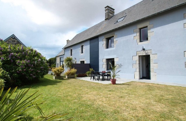 Charming Coastal House: Terrace, BBQ, Bikes, Near Beach, Fireplace, WiFi, Parking Included
