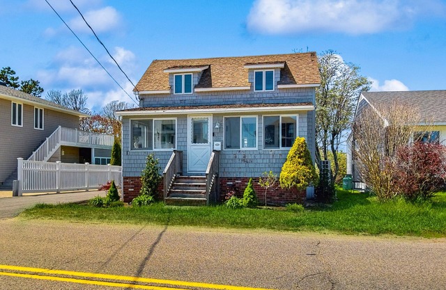 Charming Coastal Retreat with Ocean Views and Easy Access to Moody Beach