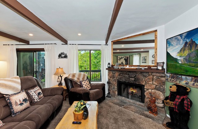 Charming Condo W/Hot tub & Pet Friendly
