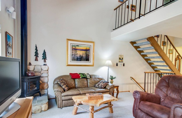 Charming Condo with Shared Pool, Hot Tub, Tennis, & Entertainment
