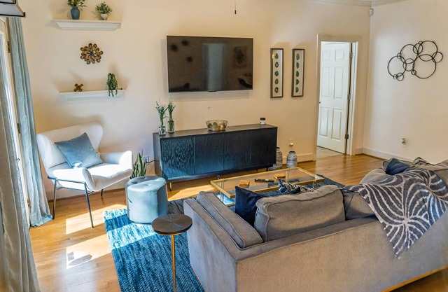 Charming Condo with Neighborhood Feel, Perfectly Located in Highland Park!