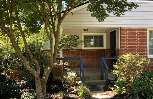 Charming Cottage 5 Minutes from Downtown