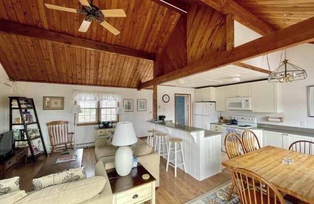 Charming cottage in Madaket Nantucket. Walking distance to beach and sunsets