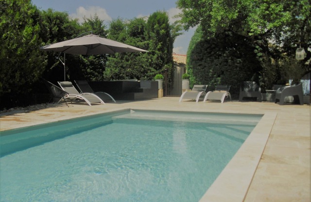 charming cottage in Provencal farmhouse with pool and SPA