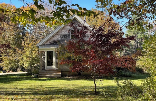 Charming cottage on conservation property