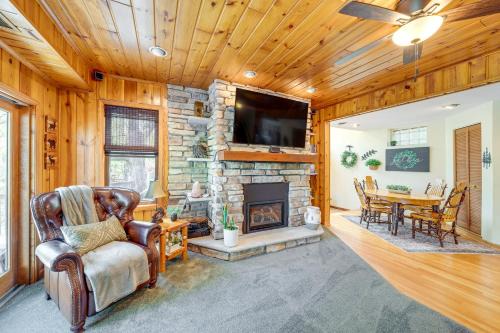 Charming Cottage Steps to Lake Wandawega!