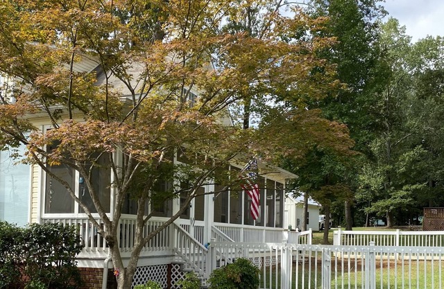 Charming Cottage with Lake Guntersville View