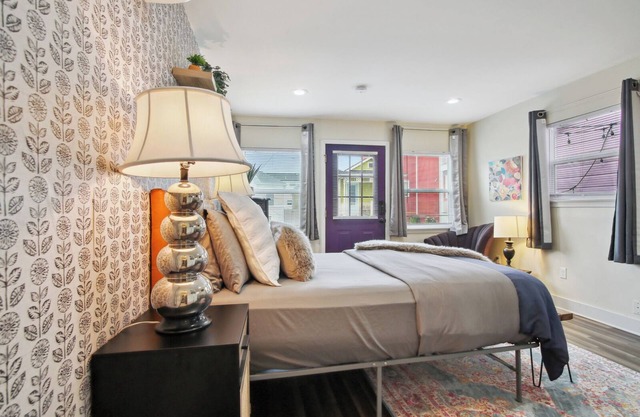 Charming cottage with WiFi and courtyard in delightful New Orleans