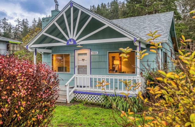 Charming Cottage with Hot Tub and Barbecue