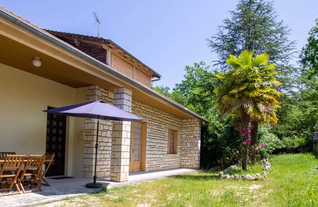 Charming Countryside Home: Terrace, BBQ, Wifi, Near Dordogne & Vézère Valleys