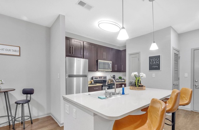 Charming & Cozy~ 2Bed 2Bath w/Patio!