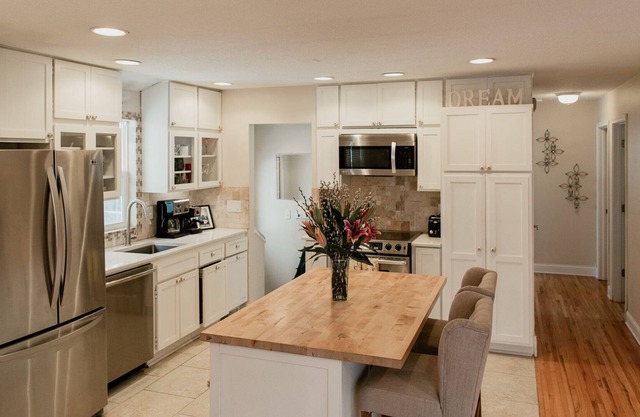 Charming & Cozy 4-Bed in Highland Park