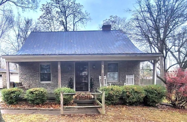Charming & Cozy Cottage in Quiet Neighborhood