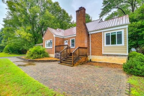Charming Damascus Retreat with Deck and Creek Views!