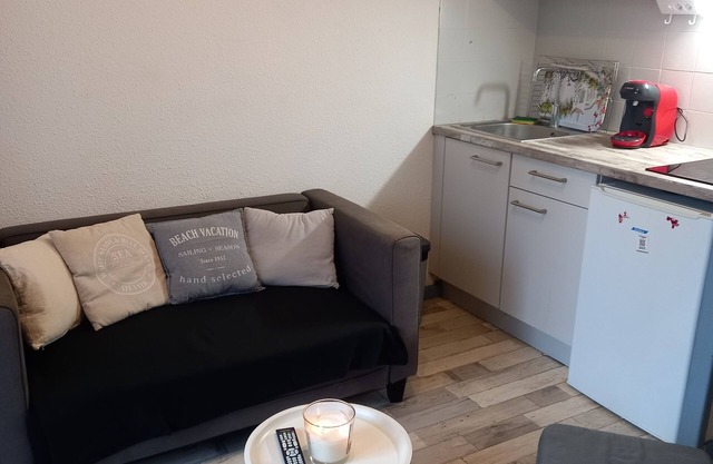 Charming detached house sleeps 4 - ideal for 2 adults and 2 children