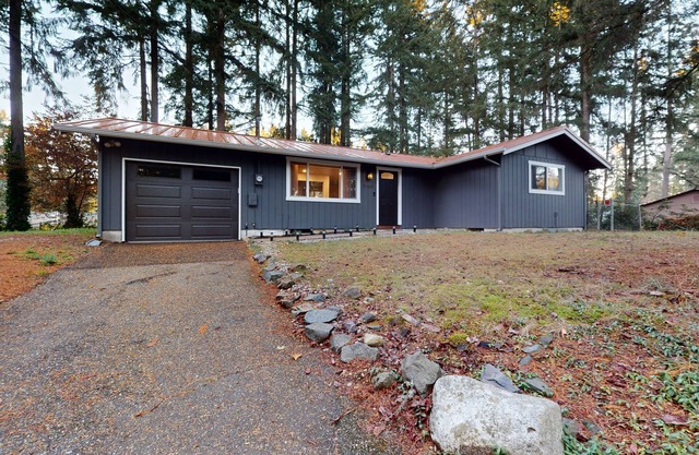 Charming Dog-friendly Home w/Enclosed Yard, Outdoor Hot Tub, Gas Grill, & W/D