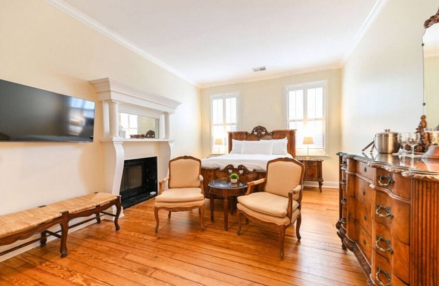 Charming downtown Edenton location with homemade breakfast daily