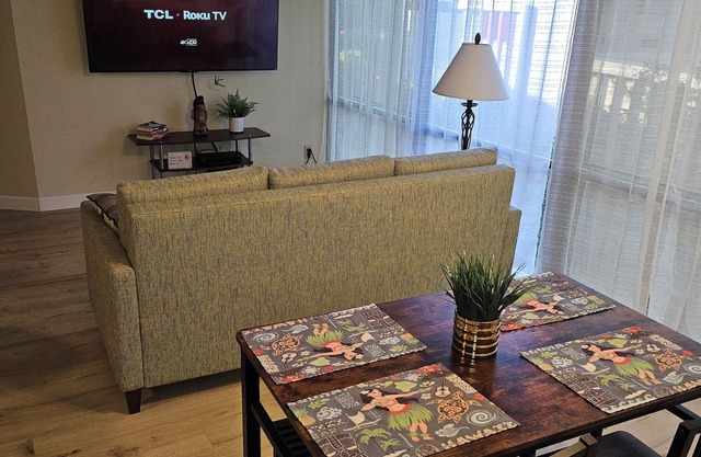 Charming Downtown Honolulu Apartment: 1-bed, 1-bath, Full Kitchen & Washer/Dryer