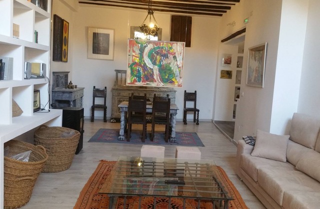 Charming dwelling on the top floor of an emblematic house in old town