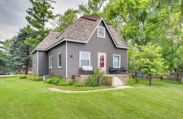 Charming Eagle Grove Farmhouse w/Patio!