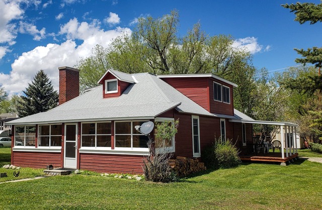 Charming Ennis Montana Bungalow