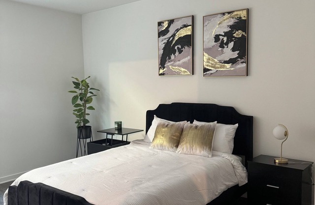 Charming entire unit in delightful West Hollywood with AC, WiFi +