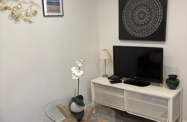 Charming F2 5 mn place Masséna old Nice and transport ideal for couple