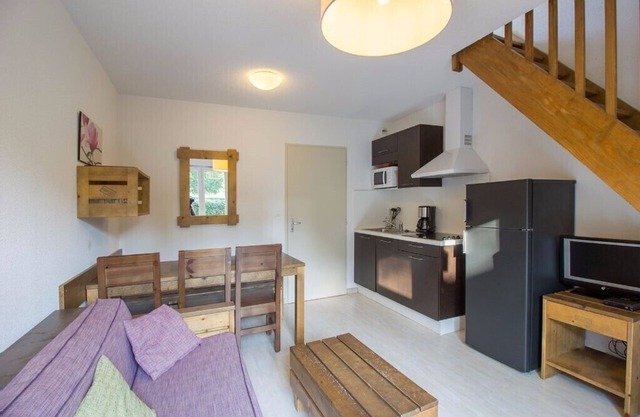 Charming family apartment for 4 people with swimming pool on the edge of Lake Aureilhan