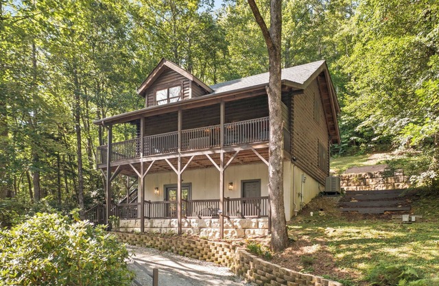 Charming Family Fun Cabin - Game Room, Arcade, Foosball by Grandfather Mountain