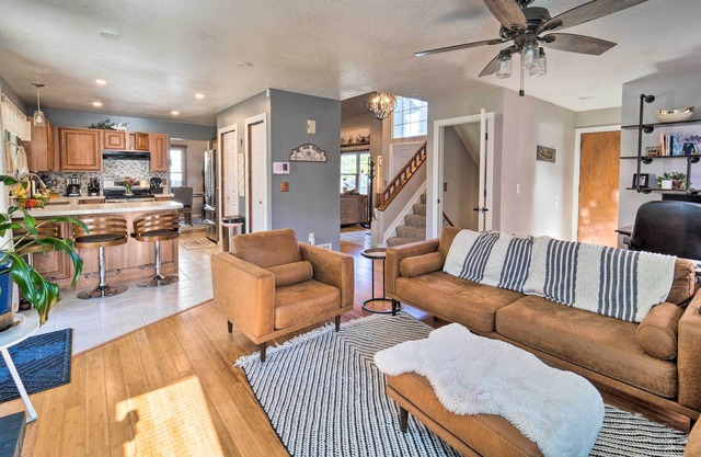Charming Family Home, Near Light Rail & Lake!