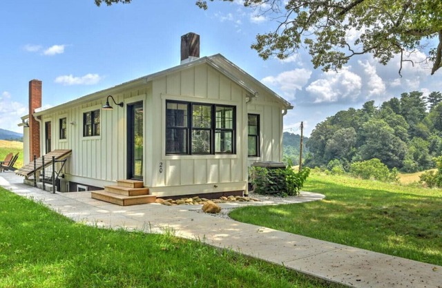 Charming Farmhouse Hot Tub Three Acres