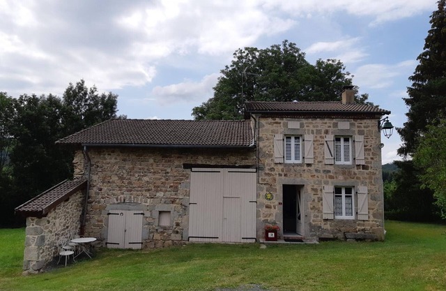 Charming Farmhouse in Bourbonnaise Mountains - Pets Allowed