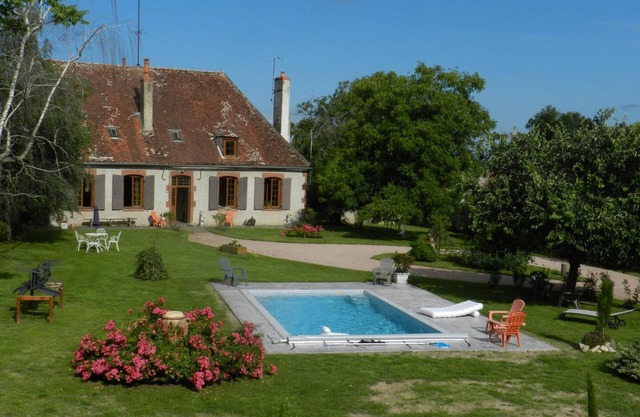 Charming Farmhouse with Heated Pool, Close to Nature and Family Attractions
